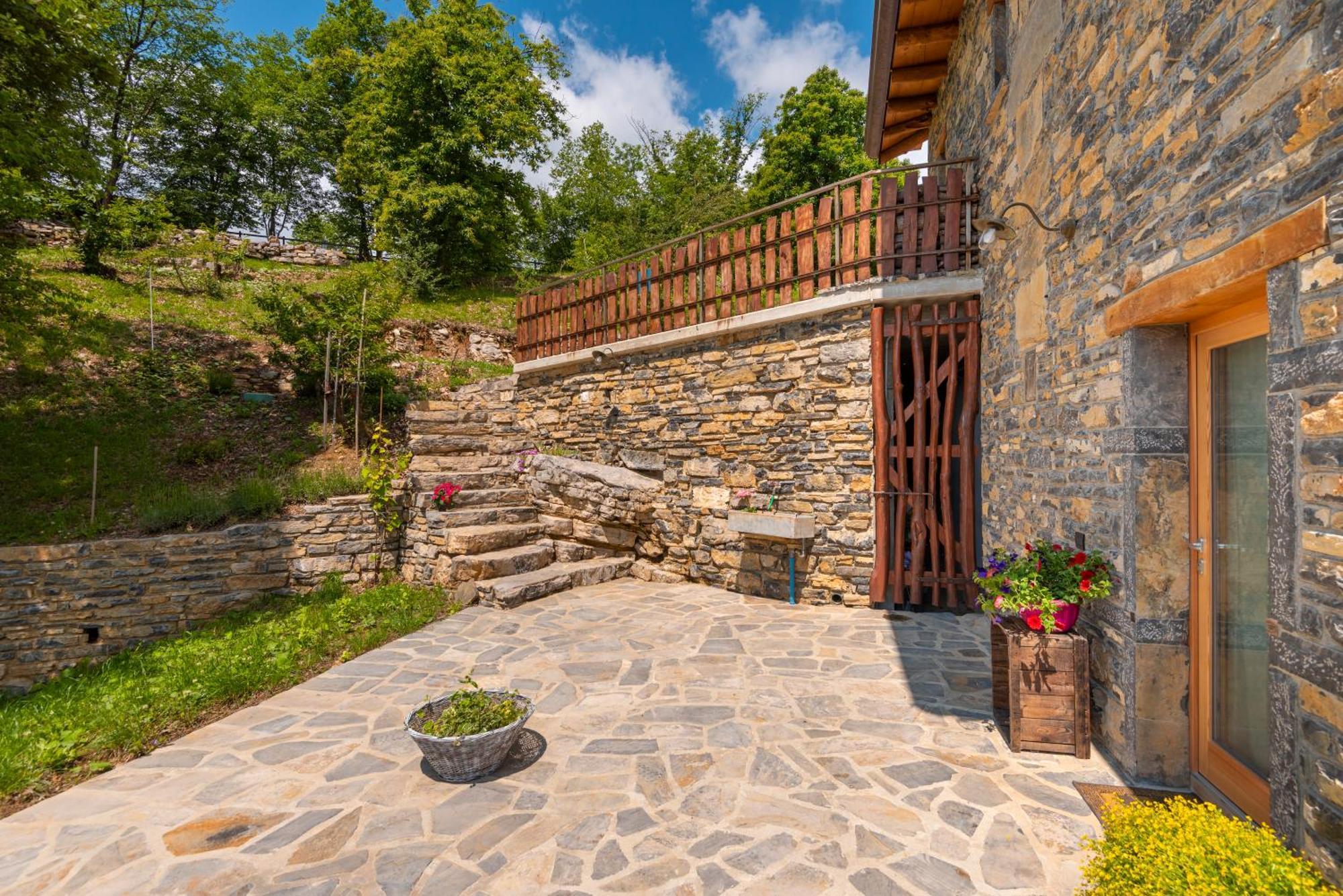 La Torre Del Manghen: Agri-Alloggio Indipendente Rota d'Imagna Exterior photo